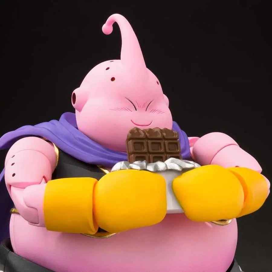 Figurine Majin Buu Good S.H.Figuarts Bandai - gros plan visage expression joyeuse chocolat Dragon Ball Z