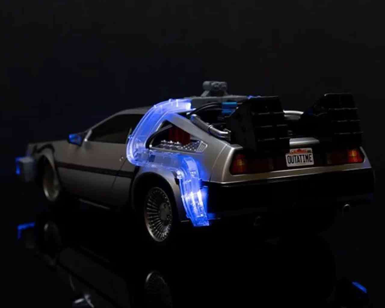Réplique télécommandée DeLorean DMC - Machine temporelle Retour vers le Futur 1:16