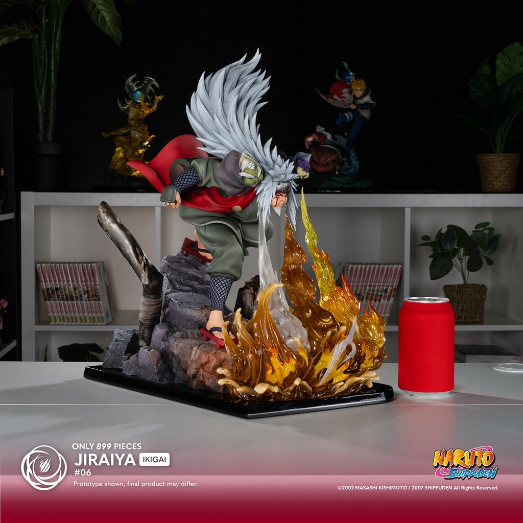 Vue d'ensemble de la statue Jiraiya Ikigai sur son socle avec tous les détails visibles