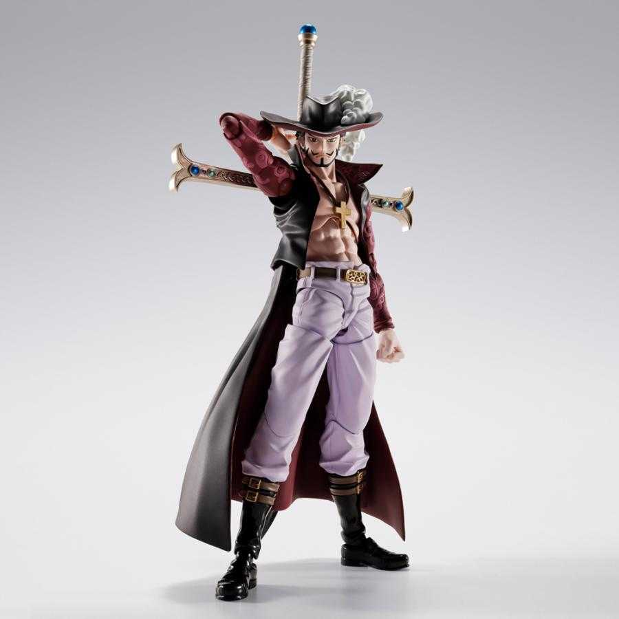 Figurine One Piece Dracule Mihawk HAWKEYE S.H.Figuarts - vue de face avec épée Yoru