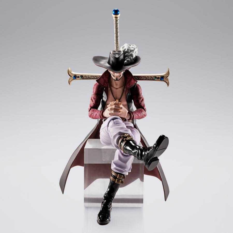Figurine One Piece Dracule Mihawk HAWKEYE S.H.Figuarts - vue d'ensemble montrant la qualité de fabrication