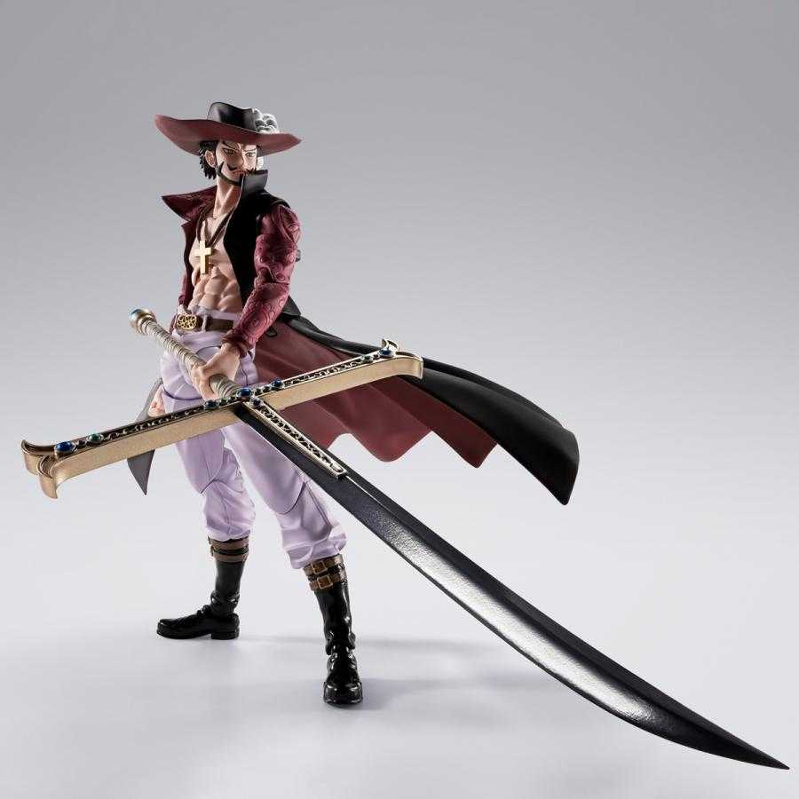 Figurine One Piece Dracule Mihawk HAWKEYE S.H.Figuarts - pose d'action avec épée en position de combat