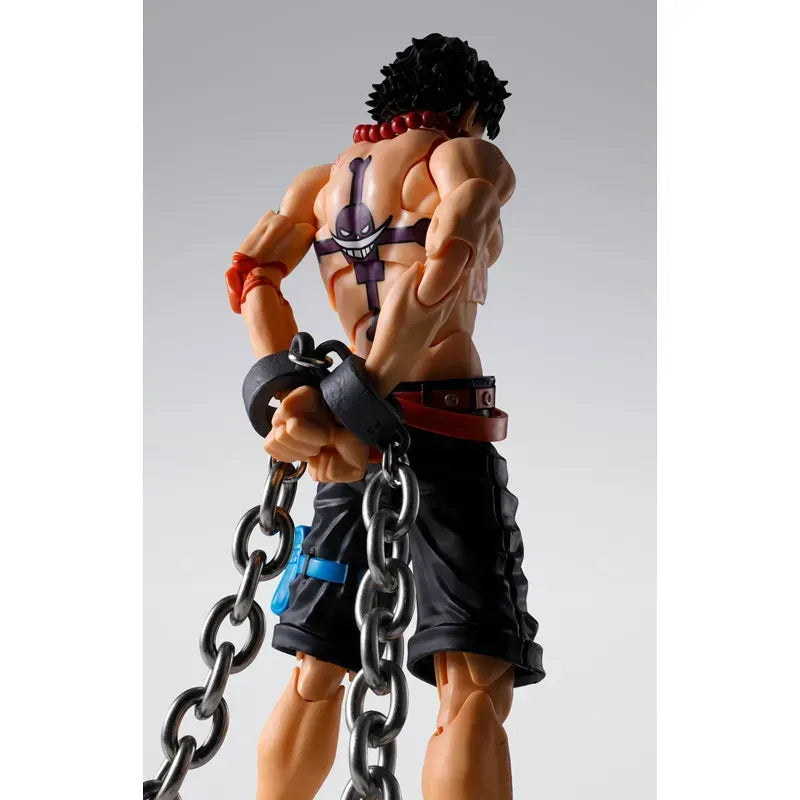 Figurine Ace One Piece S.H.Figuarts – Scène avec menottes Marineford