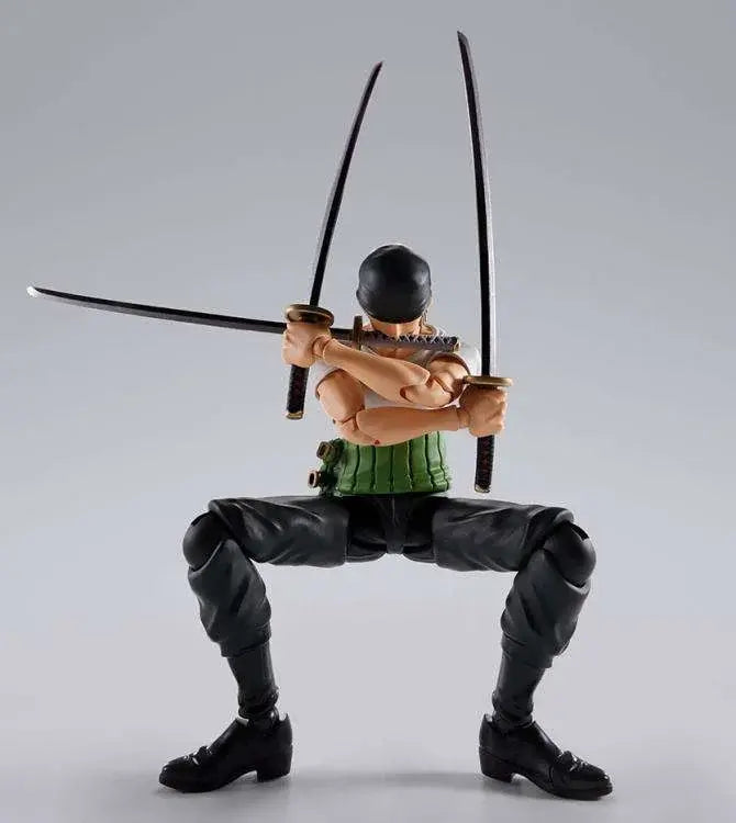 Figurine Roronoa Zoro Romance Dawn S.H.Figuarts Bandai - pose dynamique avec trois sabres One Piece