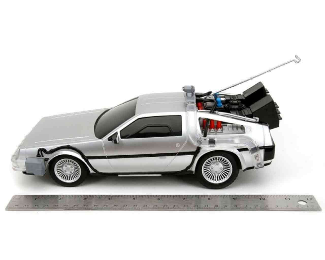 Voiture télécommandée DeLorean DMC 1982 - Réplique officielle Retour vers le Futur 1:16