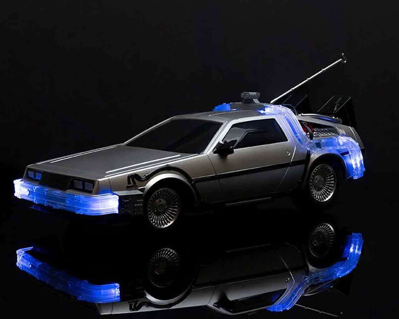 DeLorean DMC télécommandée Back to the Future - Réplique 1:16 avec détails authentiques