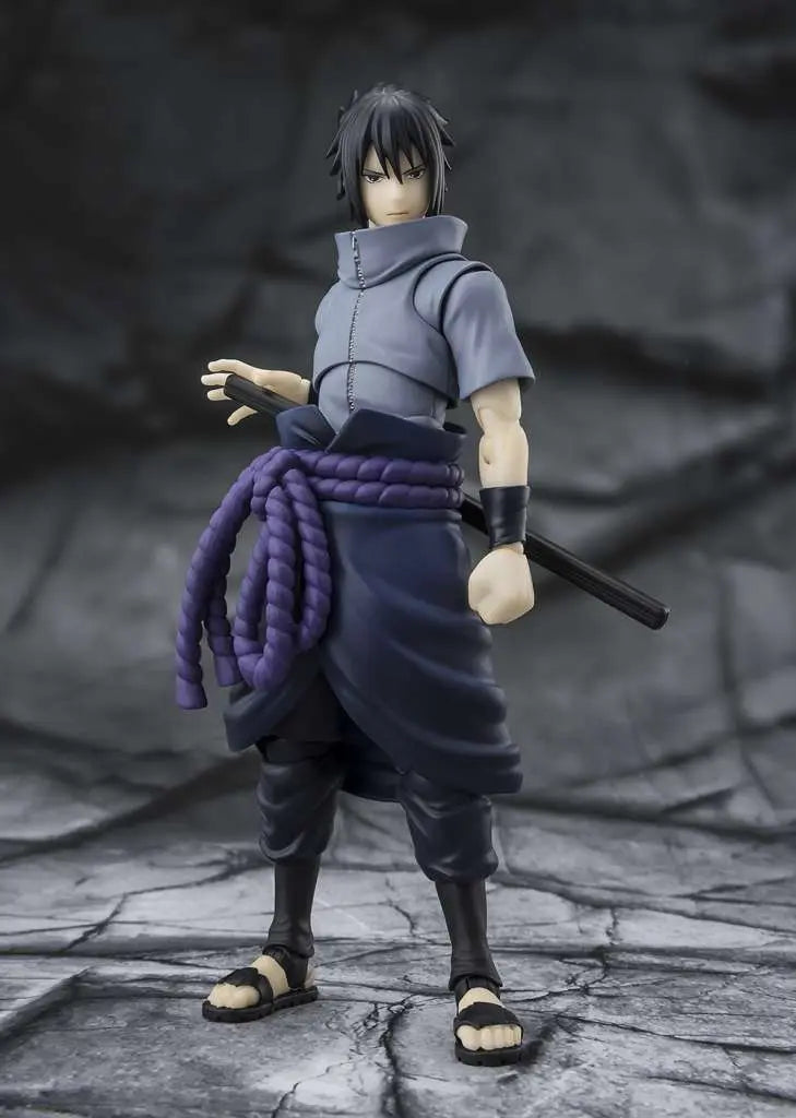 Figurine Sasuke Uchiha S.H.Figuarts - vue d'ensemble costume détaillé