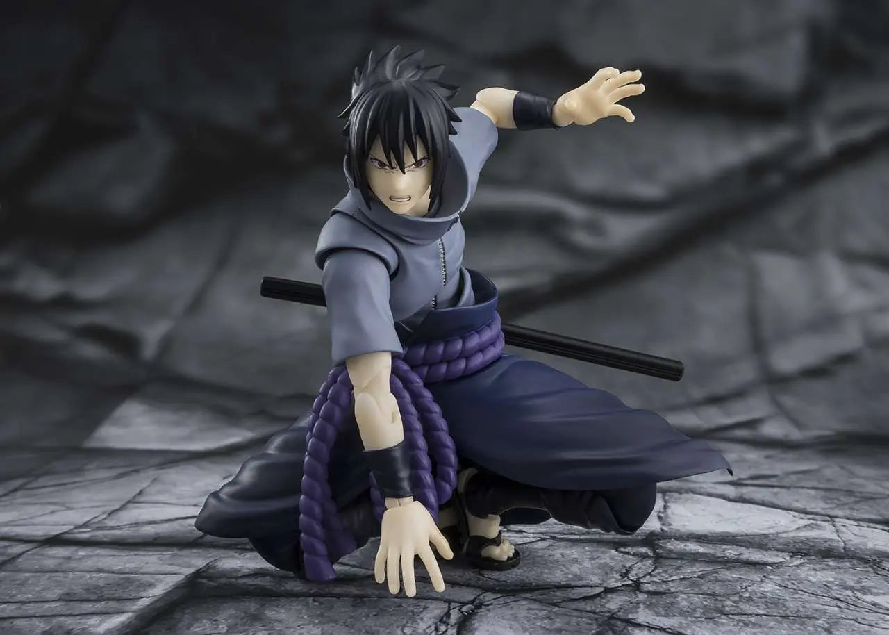 Figurine Sasuke Uchiha S.H.Figuarts - vue de face en position de combat