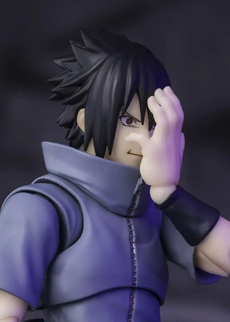 Figurine Sasuke Uchiha S.H.Figuarts - gros plan expressions faciales et Sharingan