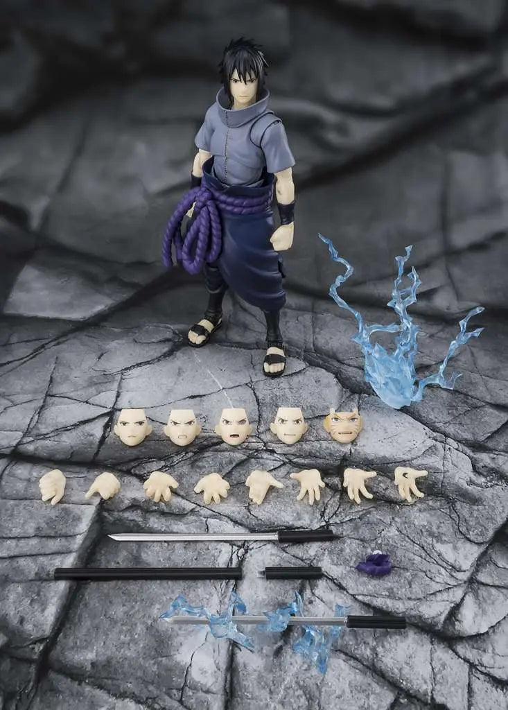 Figurine Sasuke Uchiha S.H.Figuarts Solitary Shinobi  - set complet accessoires : 4 visages, 8 mains, épée Chidori