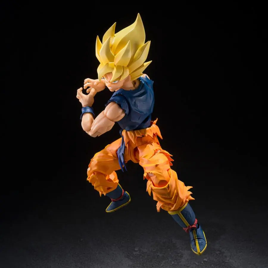 Figurine Super Saiyan Son Goku Fighter rage S.H.Figuarts - pose dynamique attaque poing levé énergie