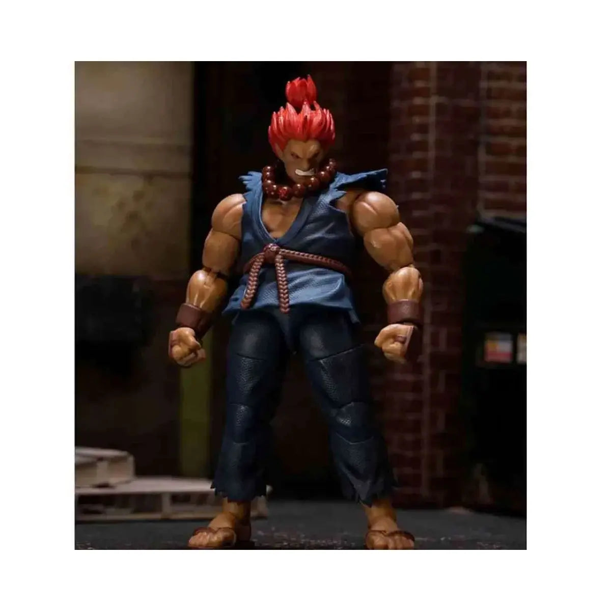Pose combat Akuma - stabilité et dynamisme pour vos displays