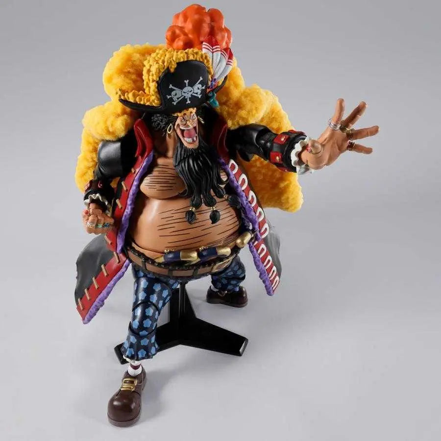 Figurine Marshall D. Teach 4 Emperors S.H.Figuarts Bandai - vue profil manteau capitaine One Piece